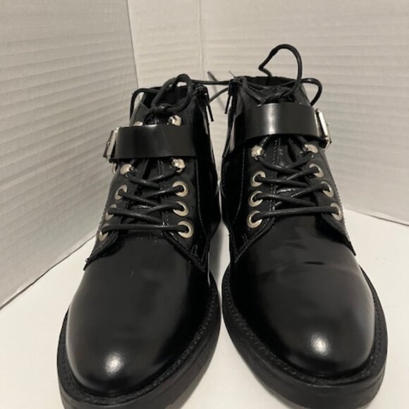 Le Chateau patent leather ankle boots. - Picture 1 of 5